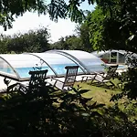 Le De L'aubray, Avec Piscine Trizay