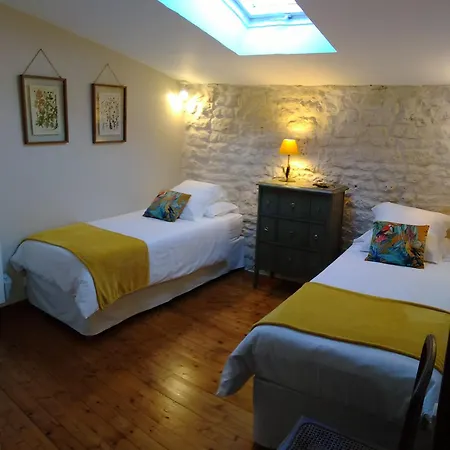 Le De L'aubray, Avec Piscine Trizay