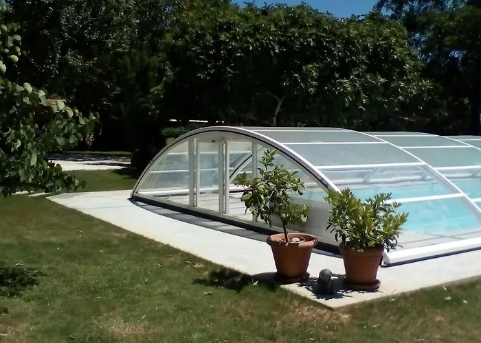 Le De L'aubray, Avec Piscine Hébergement de vacances *